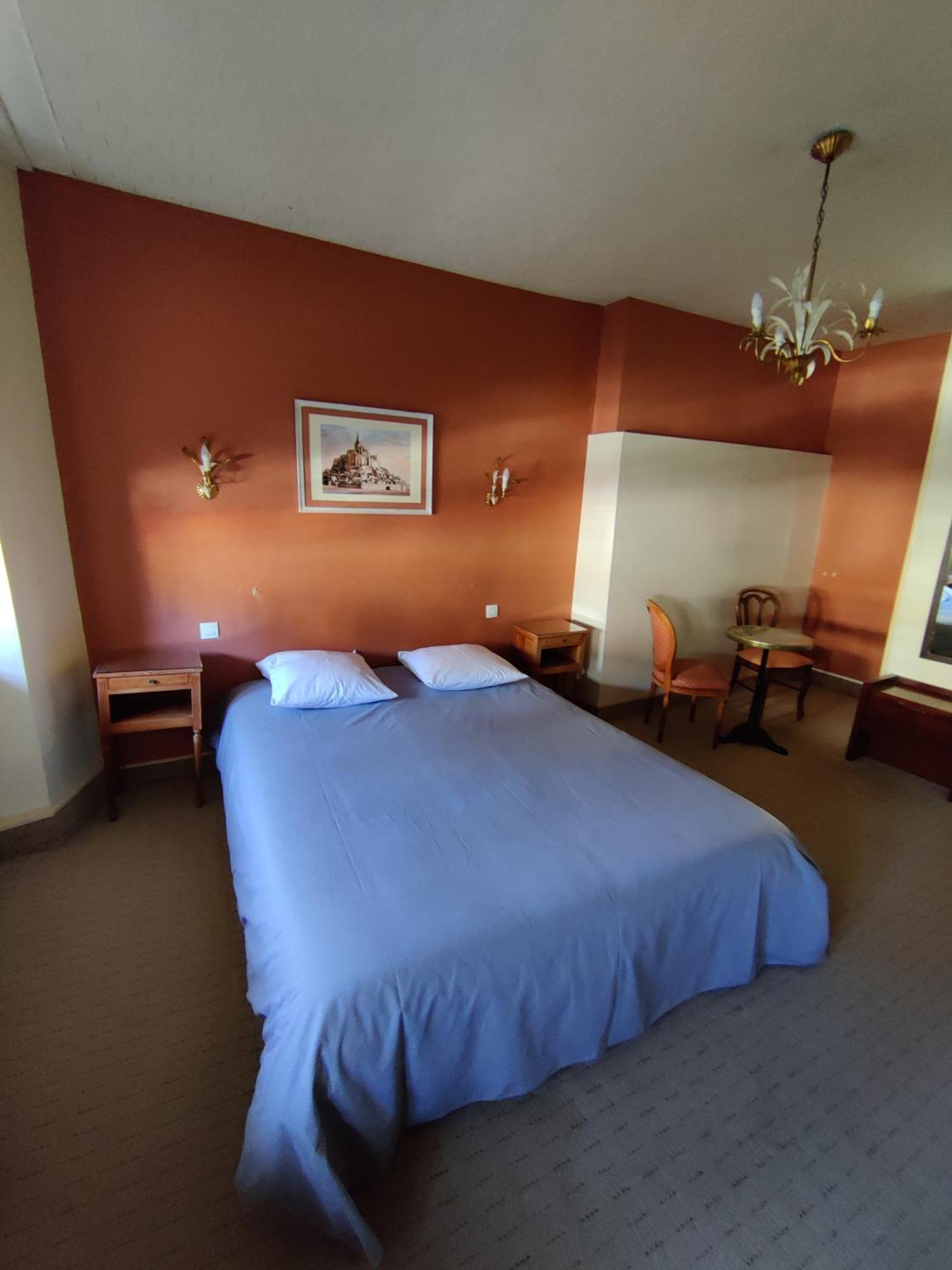 Hotel Saint - Pierre ヴィルデュ・レ・ポエル エクステリア 写真