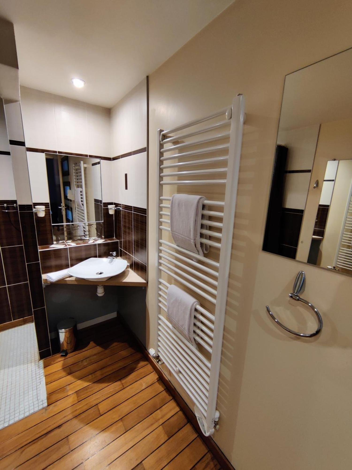 Hotel Saint - Pierre ヴィルデュ・レ・ポエル エクステリア 写真