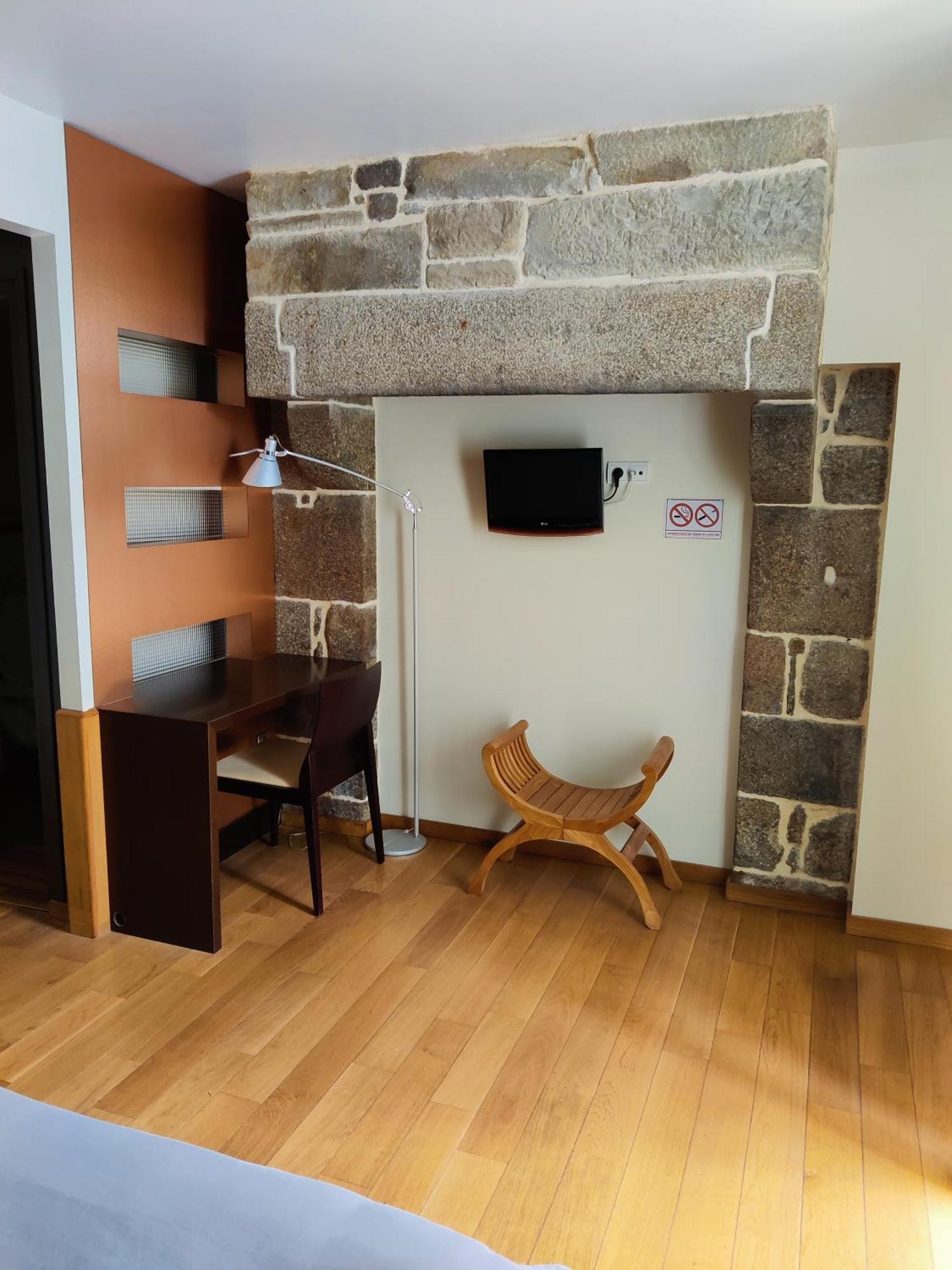 Hotel Saint - Pierre ヴィルデュ・レ・ポエル エクステリア 写真