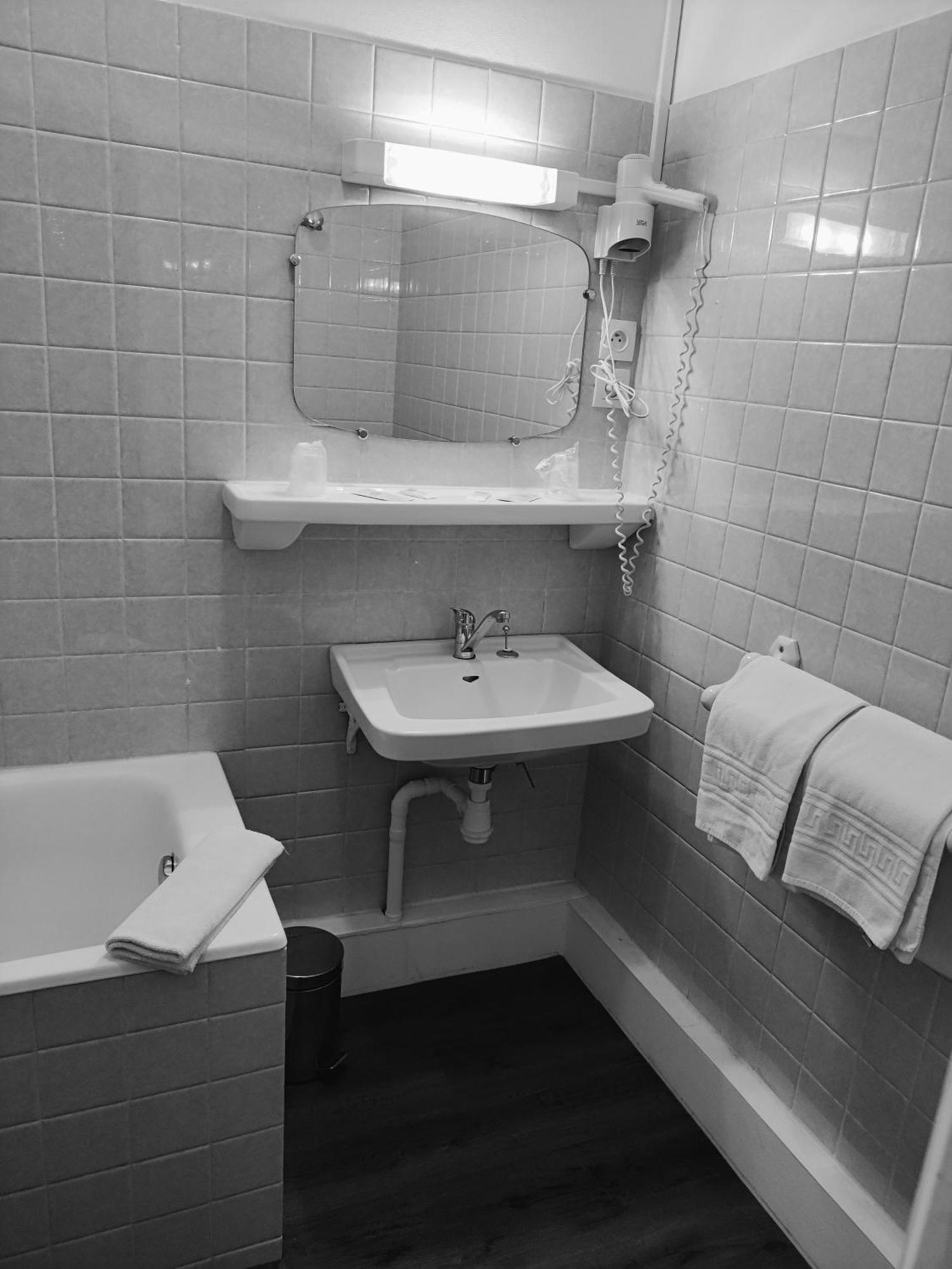 Hotel Saint - Pierre ヴィルデュ・レ・ポエル エクステリア 写真