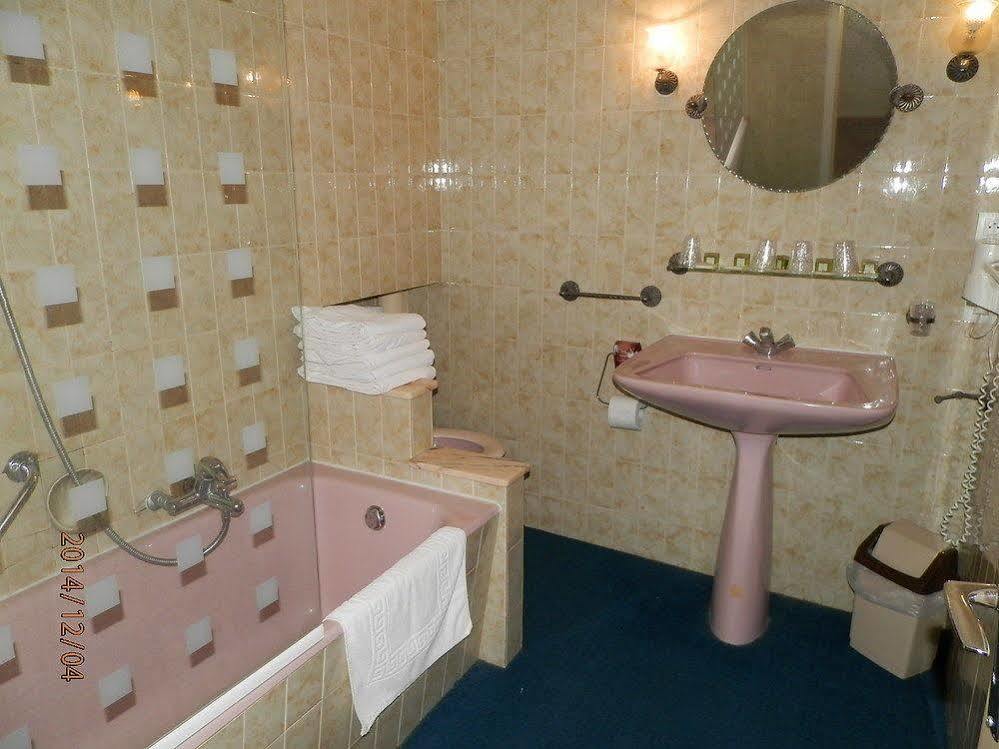 Hotel Saint - Pierre ヴィルデュ・レ・ポエル エクステリア 写真